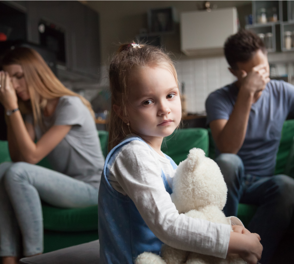 mediatore familiare cagliari genitori in crisi e bambina triste