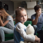 mediatore familiare cagliari genitori in crisi e bambina triste